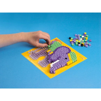 Hama Midi Bügelperlen, Kleines Geschenk-Set Peppa Pig, ca. 2.000 Stück, Stiftplatte und Bügelpapier, Ø 5,0 mm.