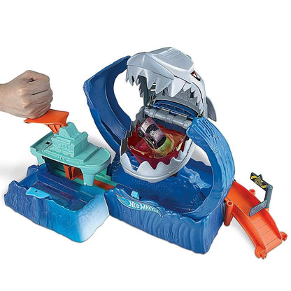 Hot Wheels Robo-Hai-Angriff Spielset mit Looping inkl. 1 Spielzeugauto mit Farbwechsel